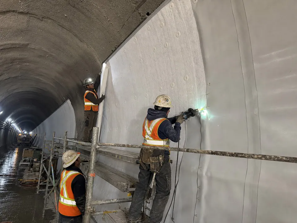 Tunnel secondary-lining waterproofing