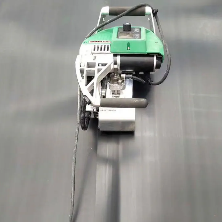 اللحام الحراري لغشاء HDPE: إجراءات الموقع وضبط المعايير واختبار الوصلات